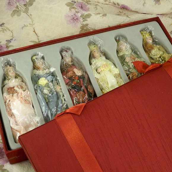 6 Doll *Box Set - Picture 1 of 8